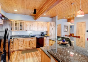 Slopeside Luxury Chalet 113 D I Hot Tub I Great Views I Best Price I Discounted Attractions