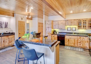 Slopeside Luxury Condo 97 A I Hot Tub I Great Views I Best Price I Discounted Attractions