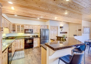 Slopeside Luxury Condo 97 A I Hot Tub I Great Views I Best Price I Discounted Attractions