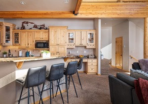♥ Slopeside Retreat | Large & Built For Families | Sleeps 17! | Ski Hill Views