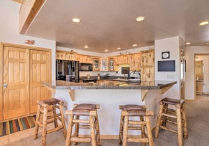 Slopeside Sanctuary - Penthouse < 1 Mi to Lifts!