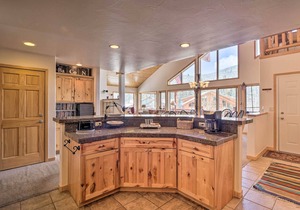 Slopeside Sanctuary - Penthouse < 1 Mi to Lifts!