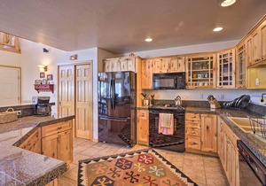 Slopeside Sanctuary - Penthouse < 1 Mi to Lifts!