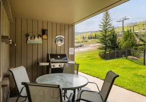 Snowmass Mountain Views & Patio! Steps to Pool/Hot Tub, W/D, Covered Parking, Walk to Shops & Dining