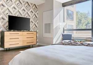 Sonder | University Park | Calming Studio + Pool