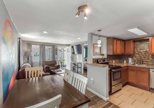 Spacious 3Bed Ranch Bonus Room, King Beds & Fenced Yard in Denver Dog Friendly