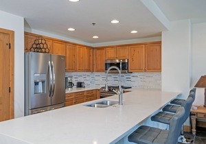 Spacious and Quiet 1-Bedroom Condo With Great Amenities