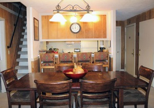 Spacious Condo; Amazing Views! Ski-in/Out, Dog Friendly. Fireplace, Balcony