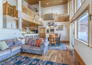 Spacious condo just moments from Winter Park Ski Resort w/shared hot tub