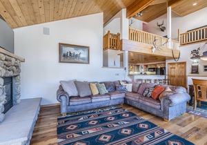 Spacious condo just moments from Winter Park Ski Resort w/shared hot tub
