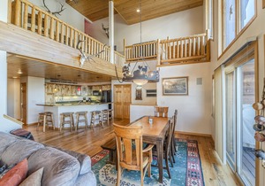 Spacious condo just moments from Winter Park Ski Resort w/shared hot tub