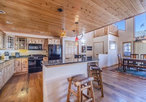 Spacious condo just moments from Winter Park Ski Resort w/shared hot tub