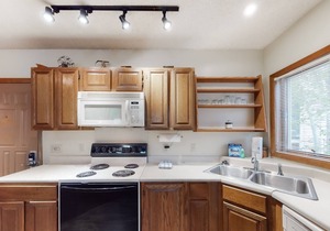 Spacious Condo + Loft w/Shared Outdoor Heated Pool, Private Hot Tub, & Free WiFi