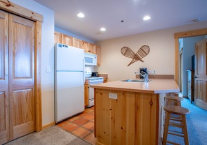 Spacious condo in the heart of the center village, free wifi & parking