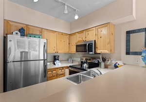 Spacious Condo w/Mountain & River View from Balcony, Close to Mountain House