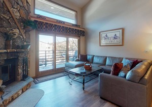 Spacious condo with great location, pool, hot tub, & sauna