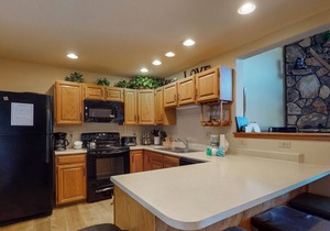 Spacious condo with great location, pool, hot tub, & sauna