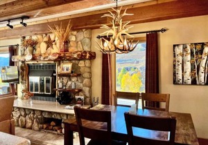 Spacious & Cozy Condo With Wood Fireplace condo