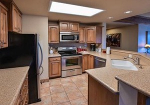 Spacious & Cozy Condo With Wood Fireplace condo
