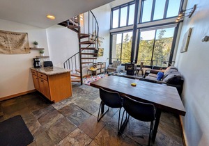 Spacious Family Condo with Pool and Hot Tub Onsite