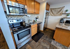 Spacious Family Condo with Pool and Hot Tub Onsite
