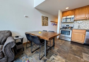 Spacious Family Condo with Pool and Hot Tub Onsite