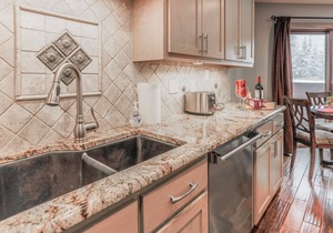Spacious Mountain Condo w/Free WiFi, Private Washer/Dryer, and Shared Hot Tub