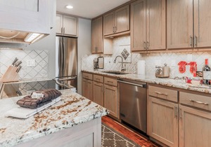 Spacious Mountain Condo w/Free WiFi, Private Washer/Dryer, and Shared Hot Tub