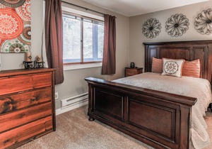 Spacious Mountain Condo w/Free WiFi, Private Washer/Dryer, and Shared Hot Tub