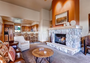 Spacious ski-In/out condo w/free WiFi, shared pool/hot tub/gym