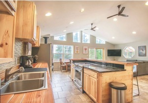 St. Mary's mountain retreat with hot tub - sleeps 10