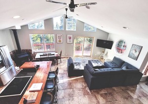 St. Mary's mountain retreat with hot tub - sleeps 10