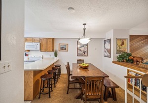 Stay at Winterpoint 20 and walk to the Snowflake Lift and Main Street!
