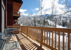 STH26 | Large Private Deck | Beautiful Views | Ski In/Out | Winter Shuttle