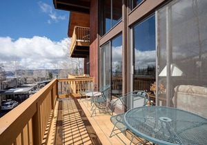 STH26 | Large Private Deck | Beautiful Views | Ski In/Out | Winter Shuttle