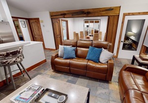 Stunning Mountain Views! Pool, Hot Tub, Parking, Elevator & Easy Hiking/Mountain Biking Access
