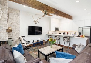 Stunning Mountain Views! Pool, Hot Tub, Parking, Elevator & Easy Hiking/Mountain Biking Access