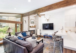 Stunning Mountain Views! Pool, Hot Tub, Parking, Elevator & Easy Hiking/Mountain Biking Access