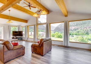 Stunning Ouray Escape with Panoramic Mountain Views!