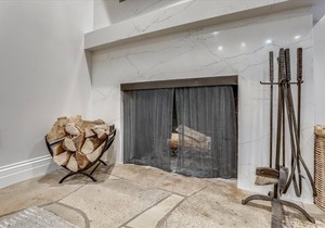 Stunning, renovated w/ski access, pool & hot tub