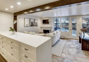 Stunning, renovated w/ski access, pool & hot tub