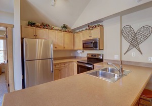 Stunning Views, Next to Lift! 2 Outdoor Hot Tubs & Entertainment Area - CS210