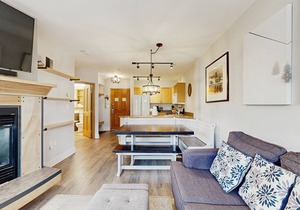 Stylish and Bright Condo in the Heart of Keystone’s River Run Village
