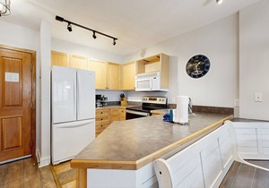 Stylish and Bright Condo in the Heart of Keystone’s River Run Village