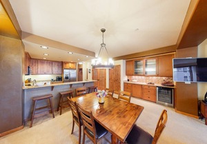 Stylish Condo w/Mountain View, Shared Hot Tub, Free WiFi, Elevator - Near Skiing