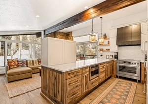 Summer in Snowmass! Bright Corner Condo w/Views, 2 Balconies, Pool/HT, Parking & Trail Access