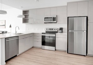 Sunny Congress Park 1BR w/ Gym & Pool, near shops & dining, by Blueground