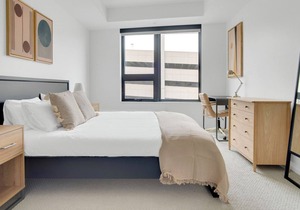 Sunny Congress Park 1BR w/ Gym & Pool, near shops & dining, by Blueground