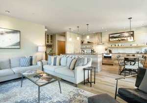 SunVail 24D - Pristine Newly Remodeled Condo, Heated Pool and Hot Tubs