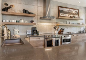SunVail 24D - Pristine Newly Remodeled Condo, Heated Pool and Hot Tubs